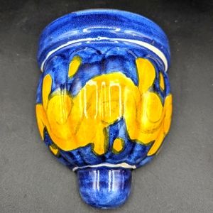 TALAVERA MEXICO WALL POCKET POTTERY in EXCELLENT CONDITION - 6" tall x 5" x 3"